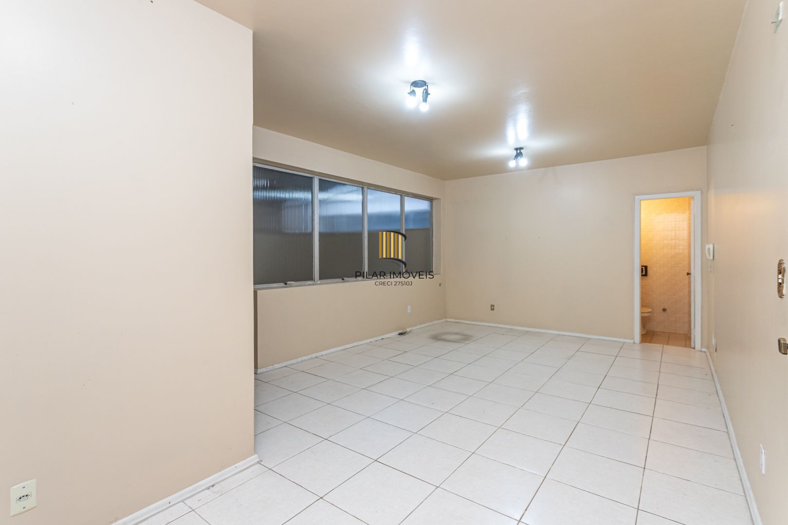 Sala Comercial com terraço