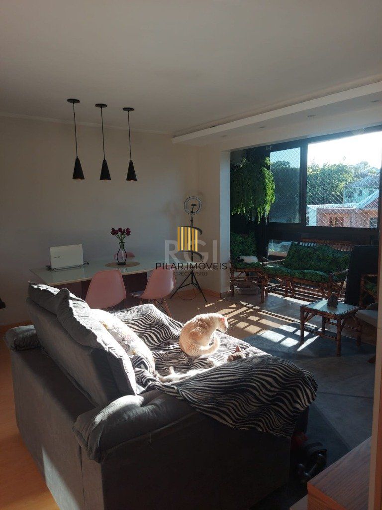 Apartamento 02 dormitórios, com vaga, no bairro Jardim Itu Sabará, em Porto Alegre.