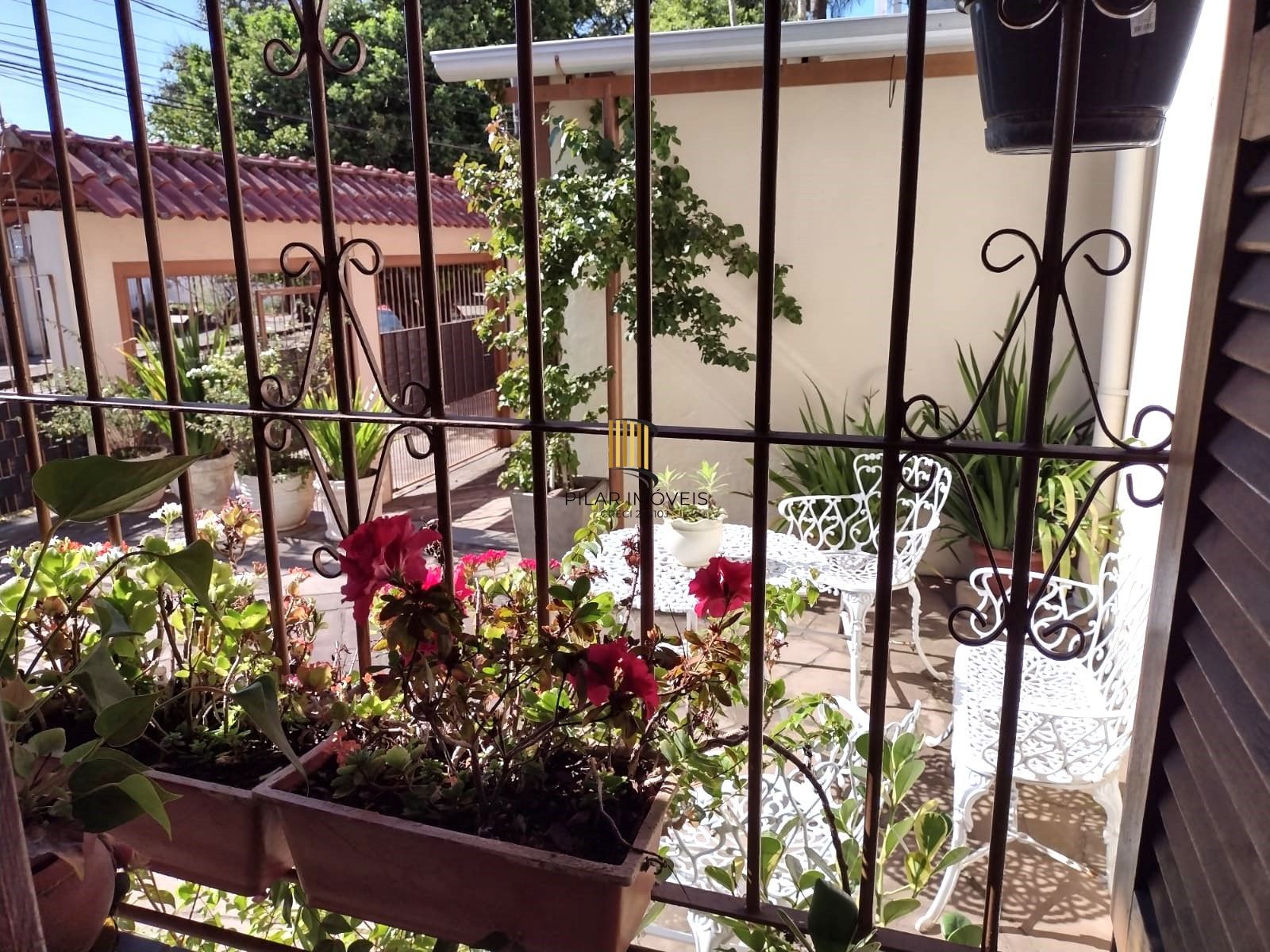 Casa 4 dormitórios no bairro Partenon