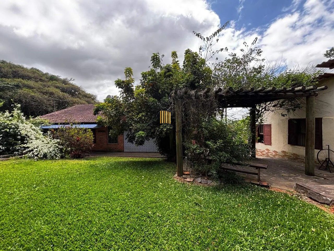 Sítio 6 dormitórios no bairro Fiuza