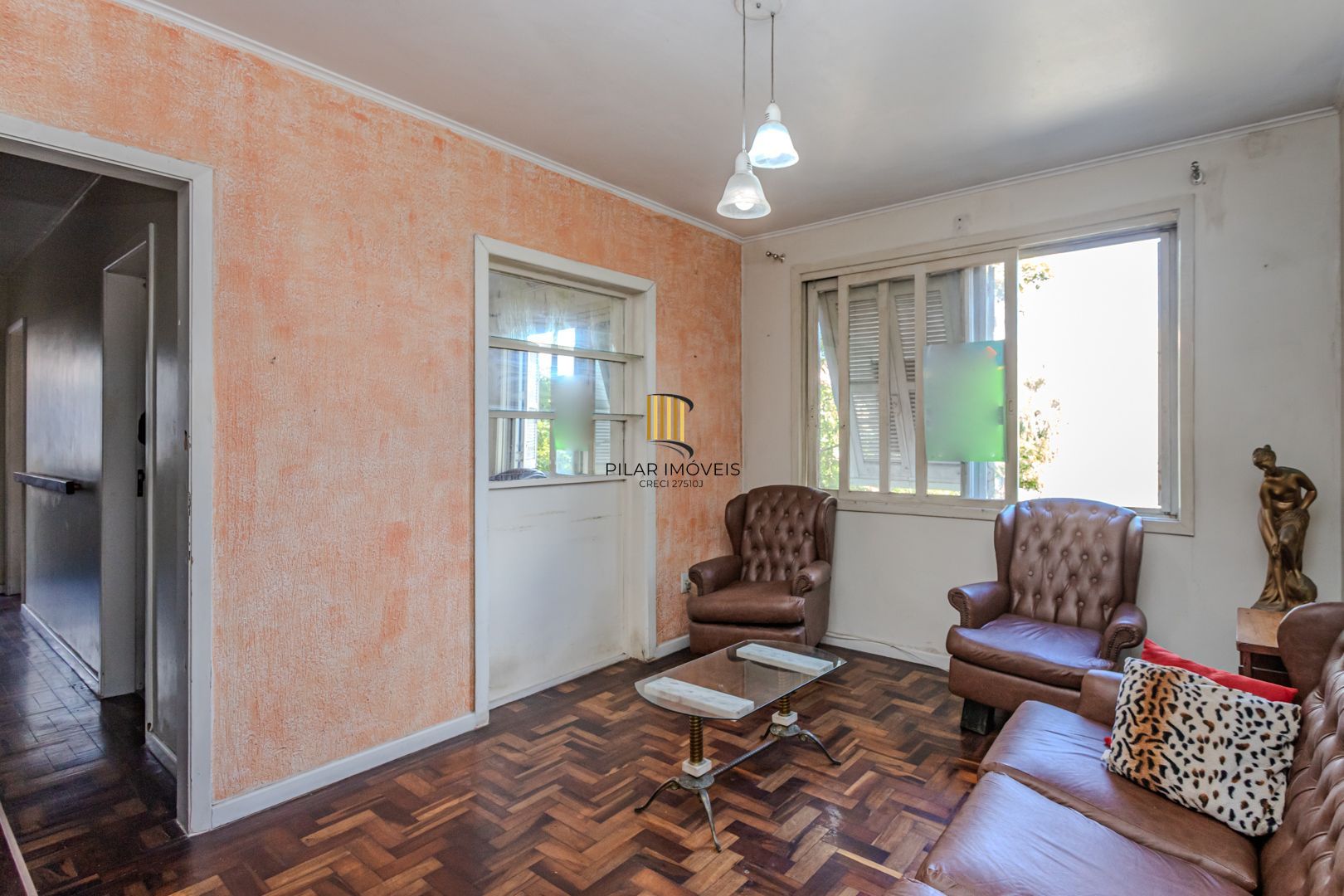amplo apto 03 dor. de frente,  piso em parquet, , peças amplas , localizado junto a AV. CRISTOVÃO COLOMBO no Moinhos de Vento - Pilar Imóveis