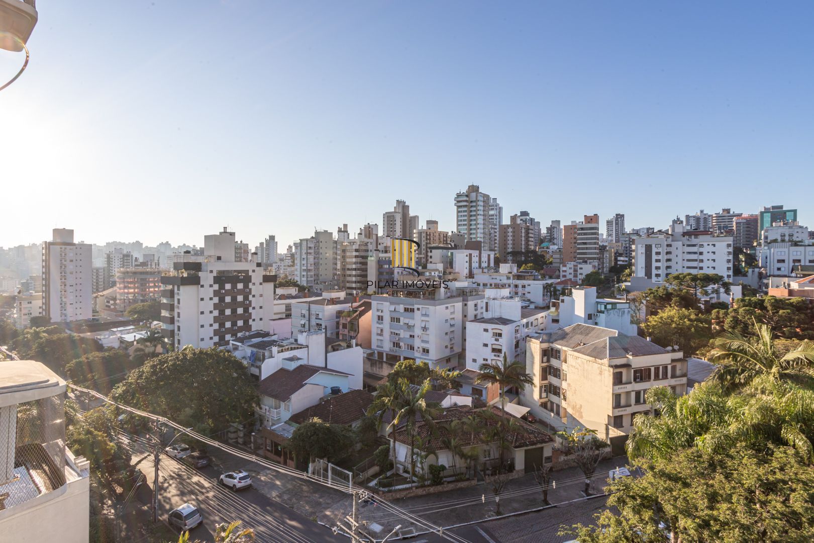 Apartamento no Petrópolis de 2 dormitórios dependência e vaga desocupado