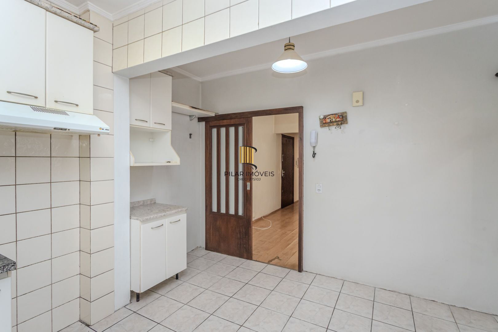 Apartamento no Centro de 2 dormitórios DESOCUPADO