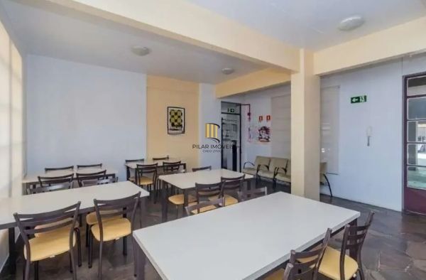 Apartamento no Passo D'areia de 1 dormitório e vaga DESOCUPADO