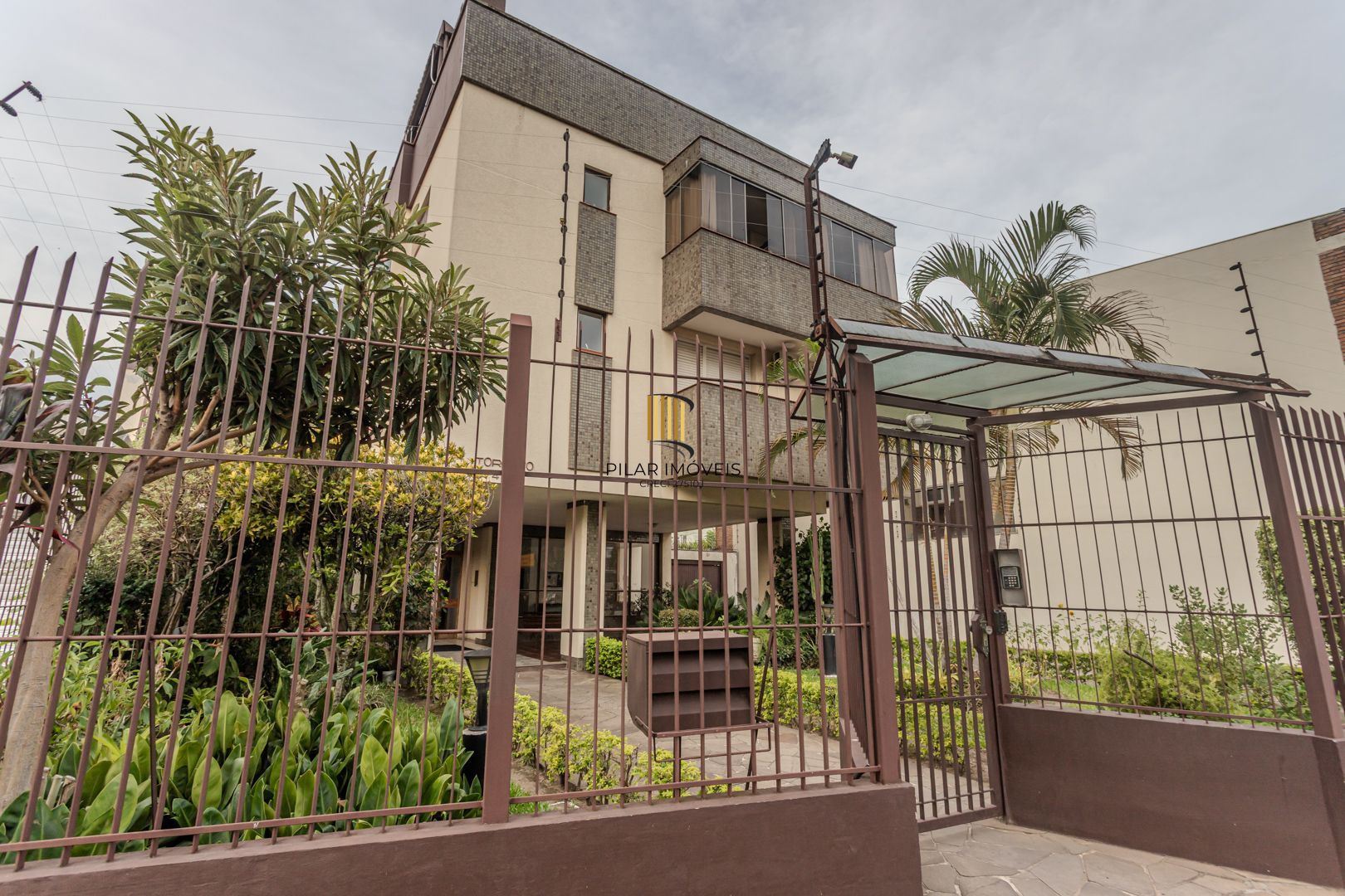 Cobertura no Menino Deus de 3 dormitórios e vaga