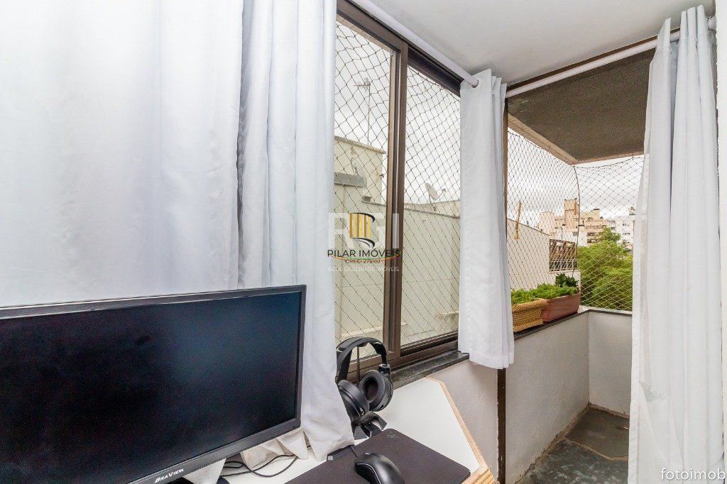 Cobertura para Venda - 248.34m², 3 dormitórios, sendo 1 suites, 3 vagas - Petrópolis