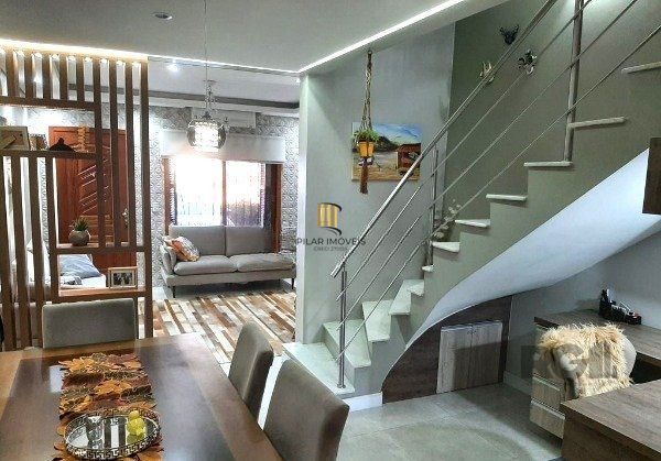 Sobrado triplex no Partenon de 3 dormitórios e 2 vagas