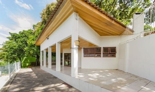 Casa em condomínio no bairro Santo Antômnio de 4 dormitórios e 2 vagas