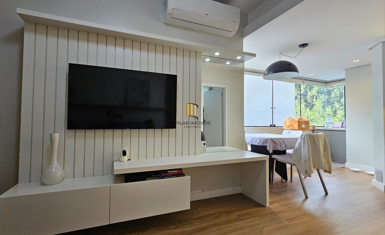 Belo Apartamento, 2 Dormitórios, Semi mobiliado, 1 Banheiro, churrasqueira, 1 Vaga Escriturada, próximo Encol, Petrópolis, Poa/ Rs.