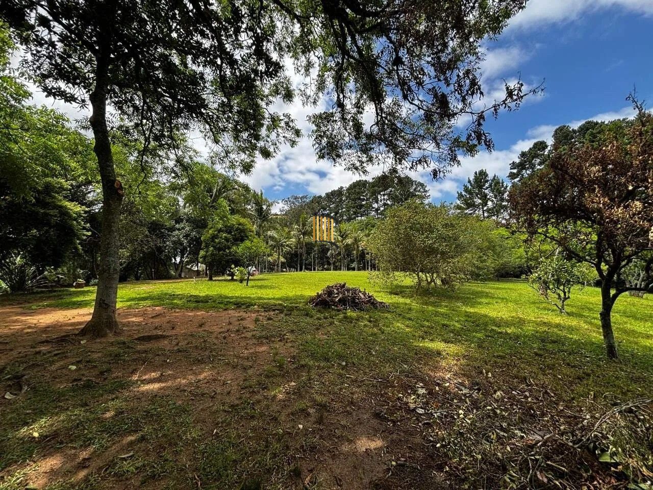 Sítio 6 dormitórios no bairro Fiuza