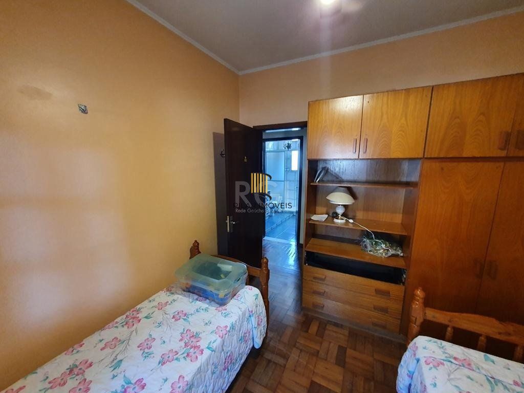 Casa para Venda - 250m², 4 dormitórios, sendo 1 suites, 4 vagas - Centro