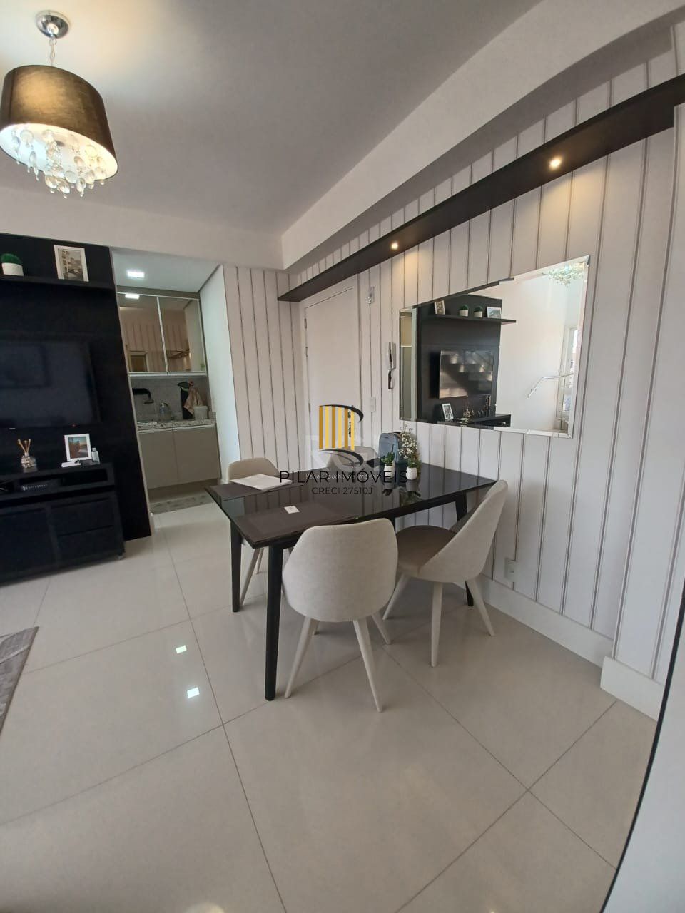 Cobertura duplex na Medianeira de 2 dormitórios e 2 vagas