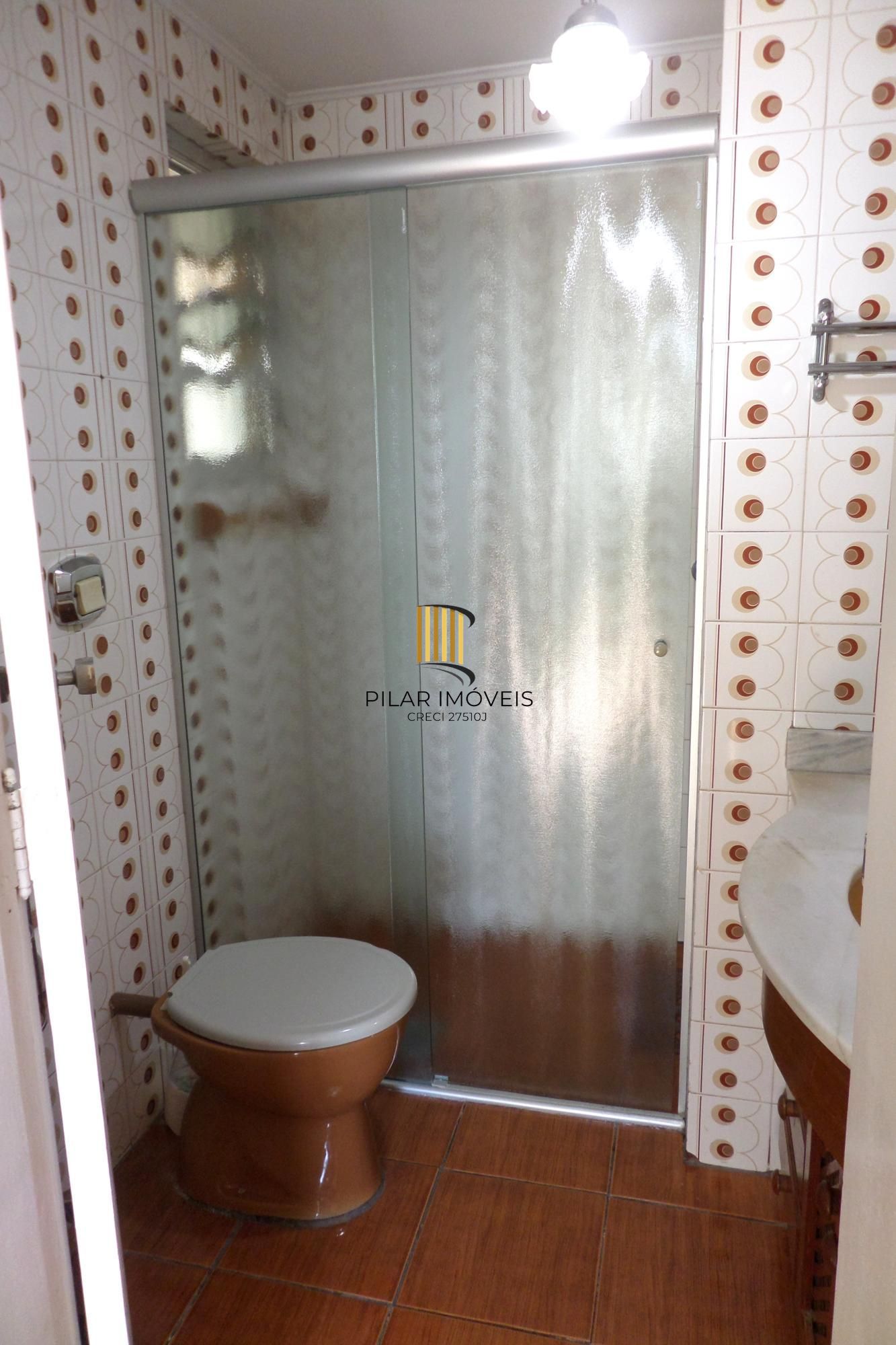 Apartamento no Centro de 2 dormitórios dependência DESOCUPADO