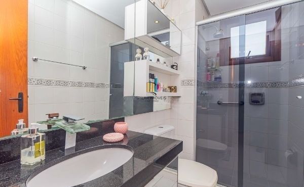 Apartamento no Menino Deus de 2 dormitórios e vaga