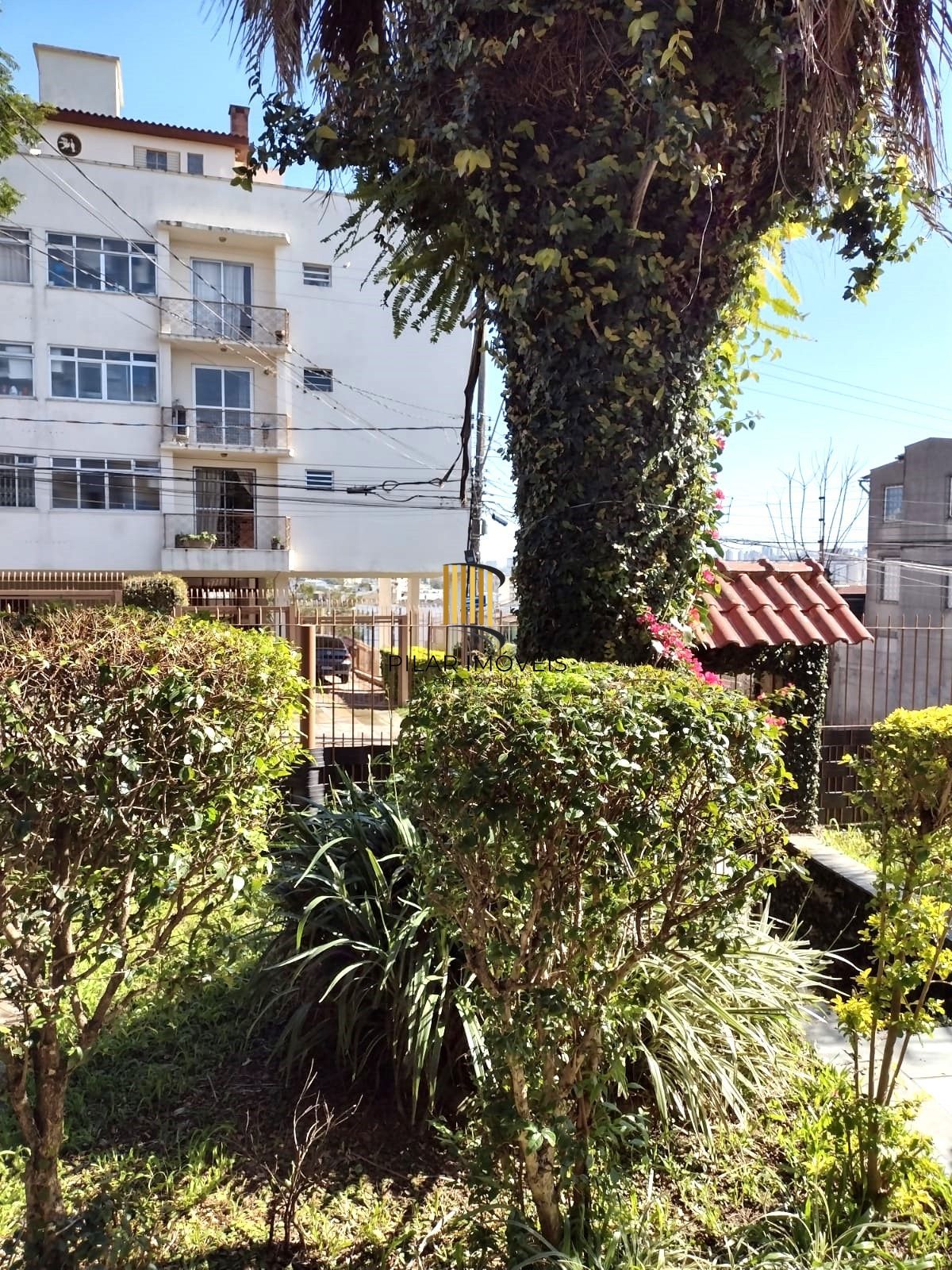 Casa 4 dormitórios no bairro Partenon