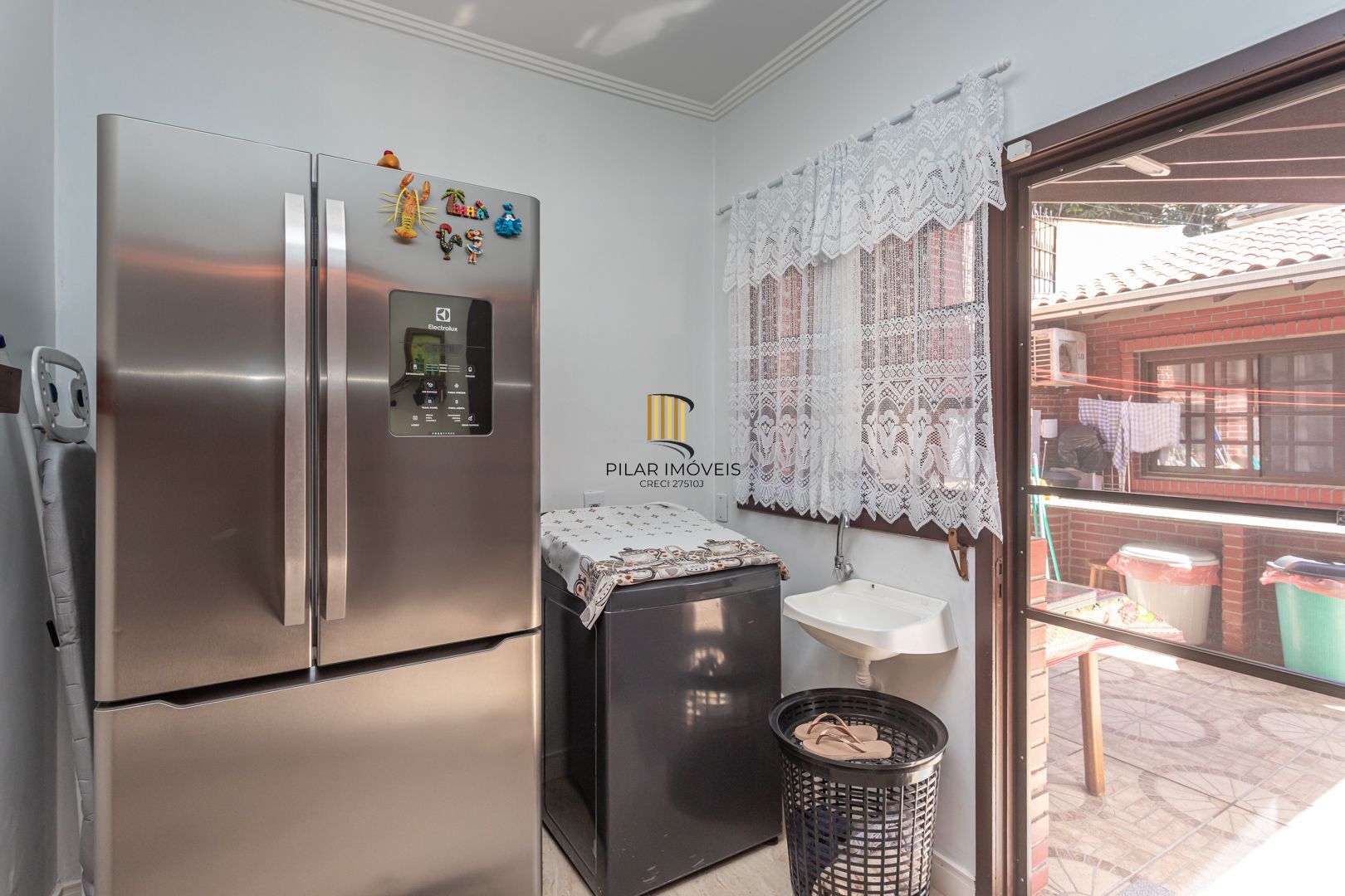 Casa 3 dormitórios no bairro Camaquã