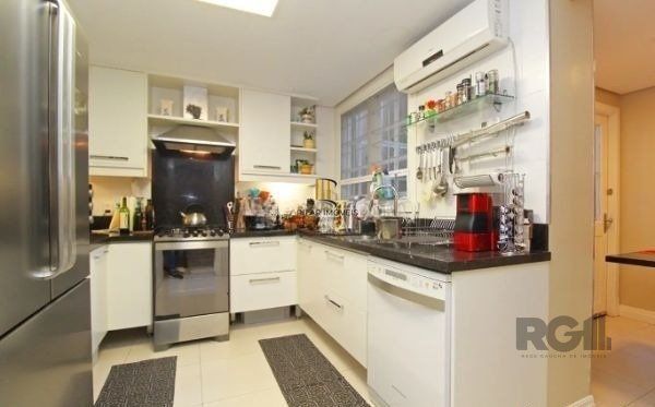 Casa de Condomínio 3 dormitórios no bairro Vila Jardim