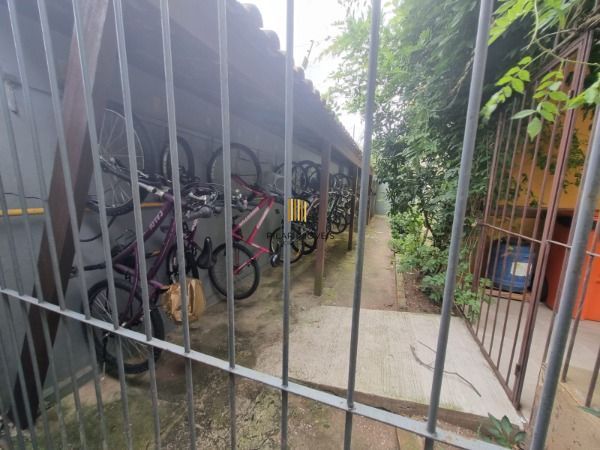 Apartamento no Cristal de 2 dormitórios, dependência e vaga