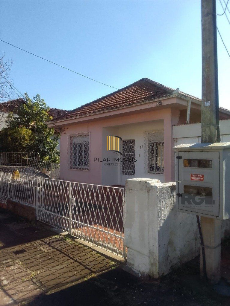 Terreno com 3 casas, no bairro Cristo Redentor, em Porto Alegre, RS.