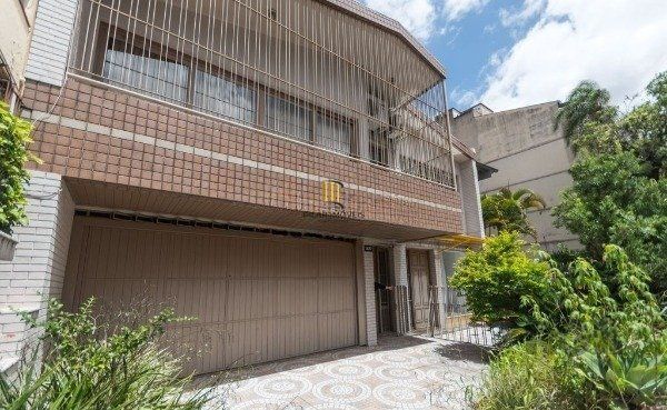 Casa 4 Dormitório(s) Bairro Petrópolis