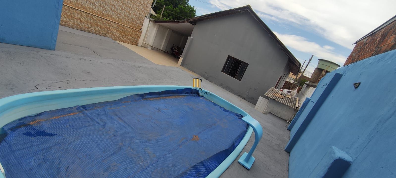 Casa no Sarandi de 2 dormitórios e pátio com piscina