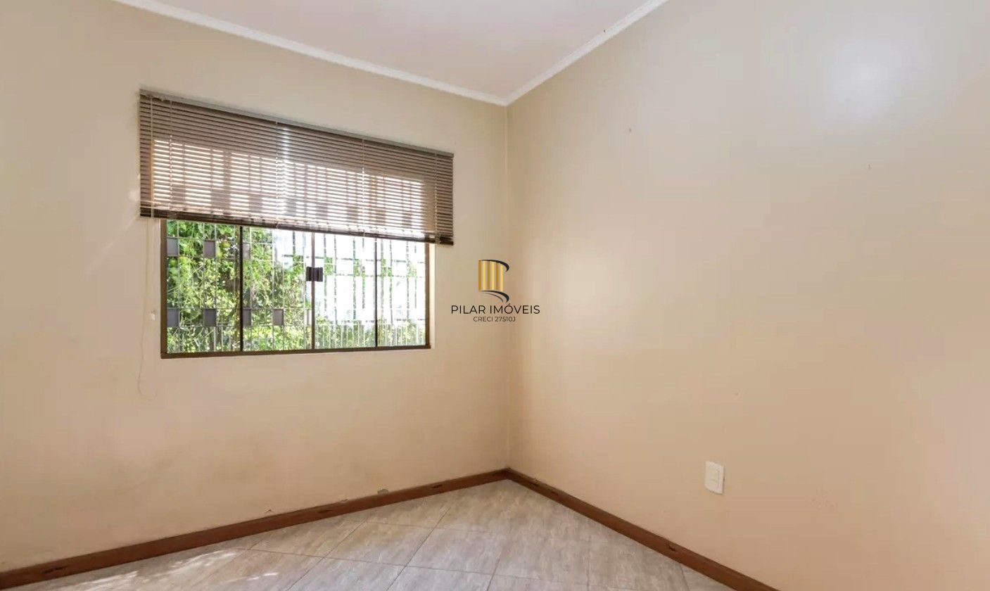 Casa no bairro Jardim Sabará de 4 dormitórios e 3 vagas DESOCUPADA