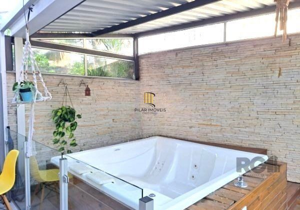 Casa em condomínio em Ipanema de 3 dormitórios e 2 vagas