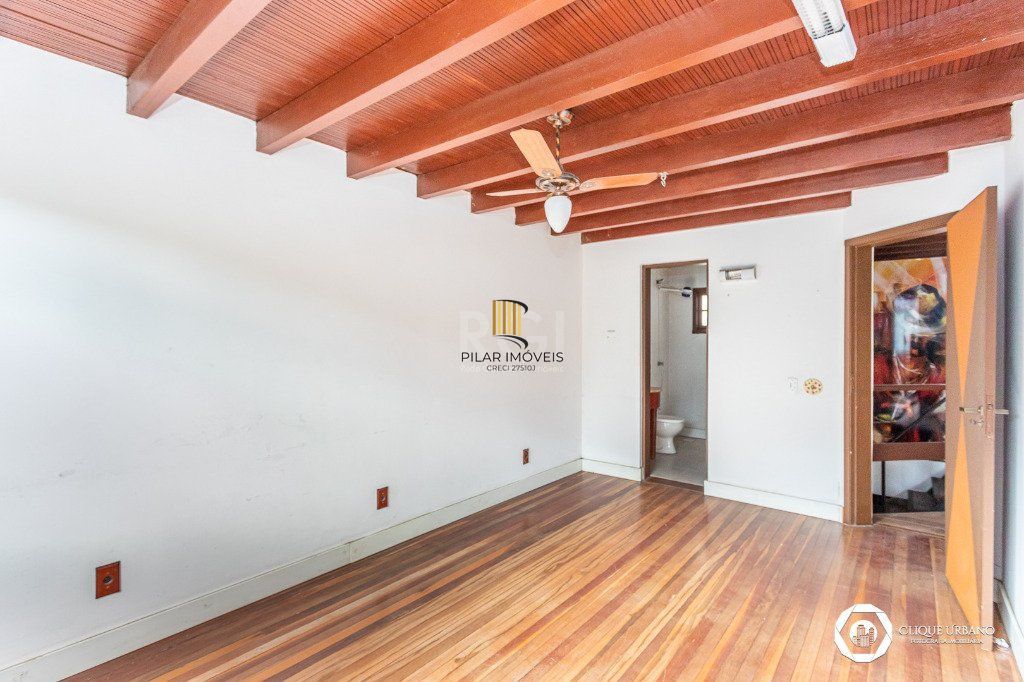 Casa para Venda - 330m², 4 dormitórios, sendo 3 suites, 2 vagas - Petrópolis