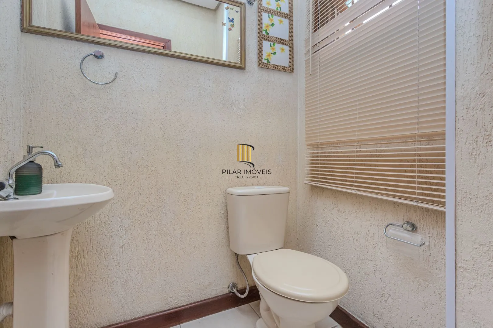 Casa em Condomínio bairro Tristeza de 3 dormitórios e 3 vagas