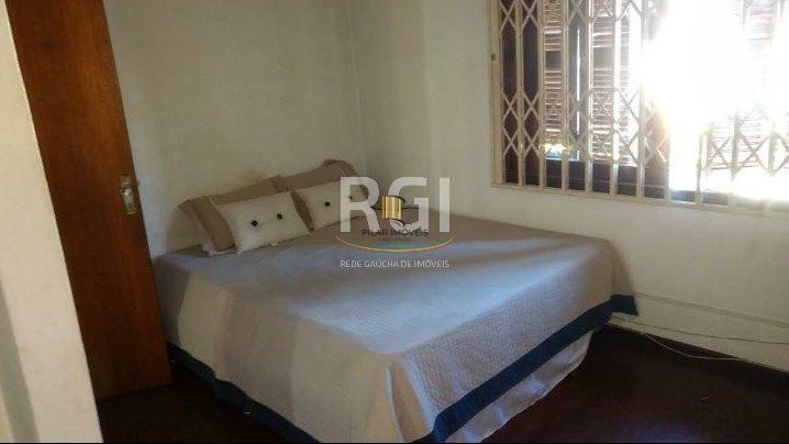 Casa para Venda - 300m², 4 dormitórios, 4 vagas - Nonoai