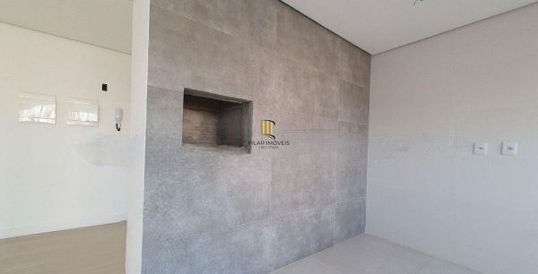Apartamento no Passo D'areia de 2 dormitórios e 2 vagas DESOCUPADO