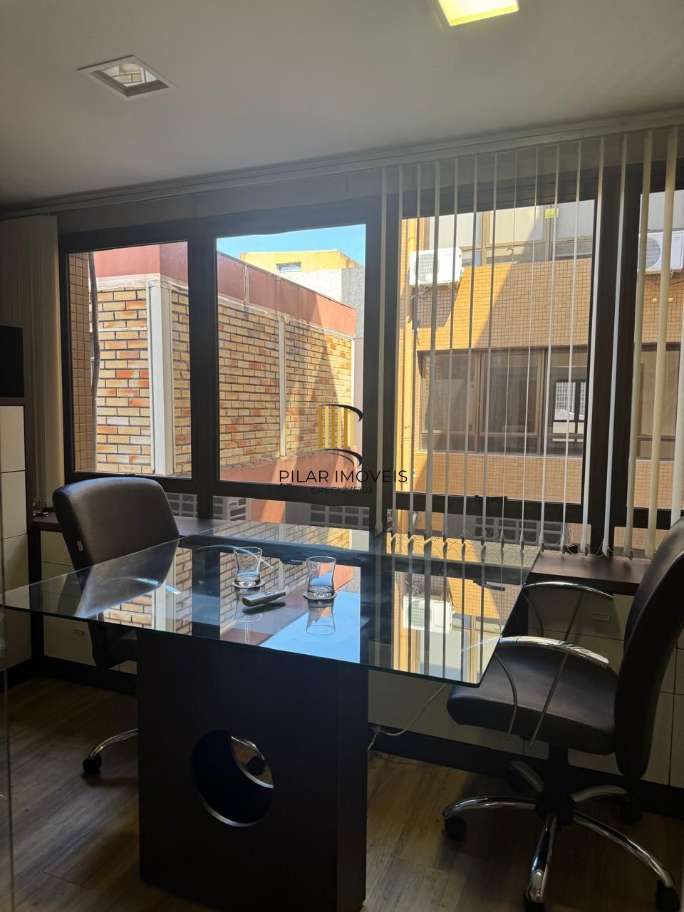 Sala comercial mobiliada com 42m² no bairro Praia de Belas DESOCUPADA