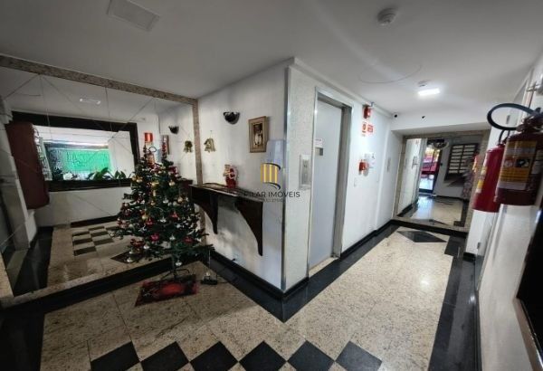 Apartamento de 2 dormitórios com dependência e vaga no bairro Santana