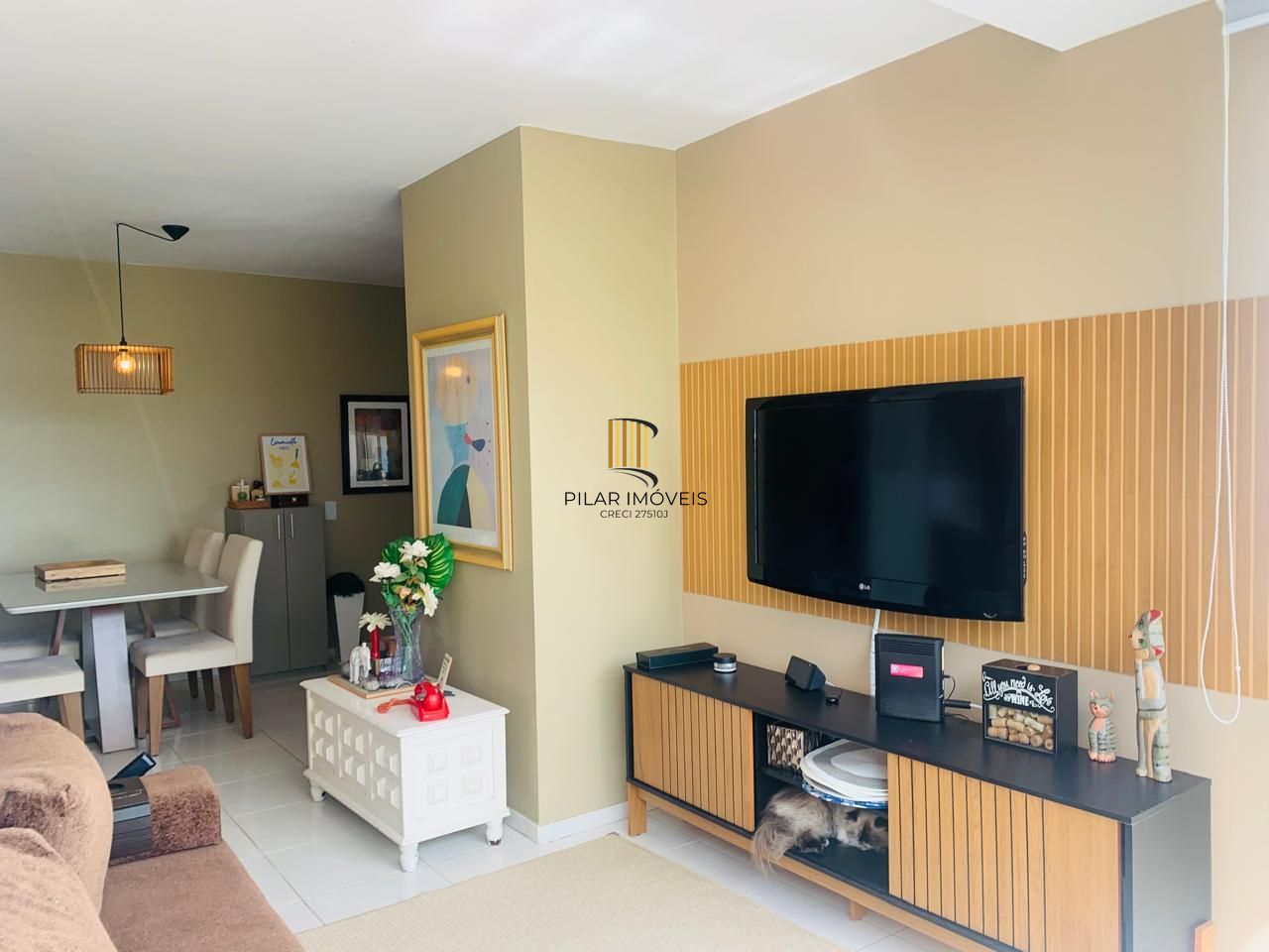 Apartamento no bairro Camaquã de 2 dormitórios vaga e infra