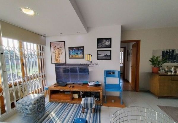 Apartamento no bairro Teresópolis de 2 dormitórios e vaga