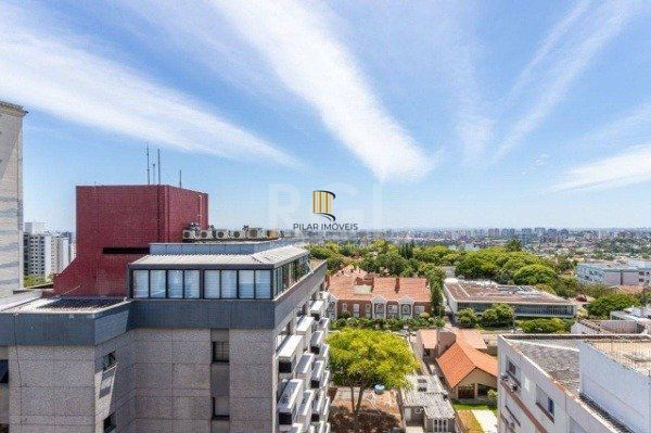 Sala comercial duplex na Av. Carlos Gomes