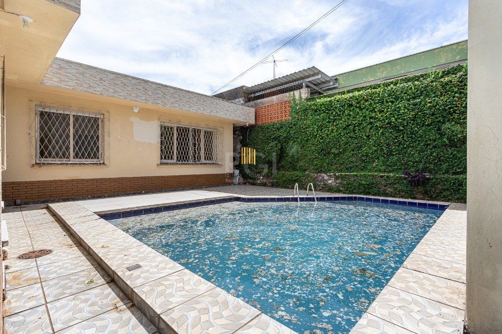 Casa para Venda - 740m², 5 dormitórios, sendo 1 suites, 3 vagas - Vila Assunção