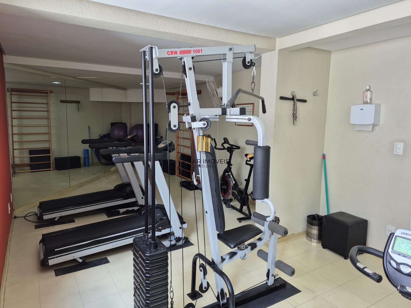 Apartamento no Centro de 2 dormitórios e 2 vagas DESOCUPADO