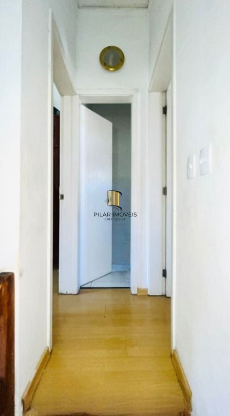 Casa em condomínio no bairro Sarandi de 2 dormitórios, vaga e infra