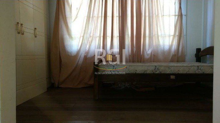 Casa para Venda - 300m², 4 dormitórios, 4 vagas - Nonoai
