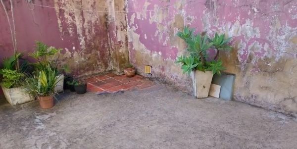 Apartamento térreo no bairro Petrópolis de 1 dormitório e pátio