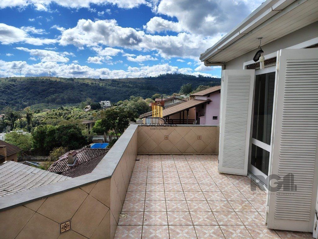 Casa sobrado com 300m² na Vila Nova de 3 dormitórios e 4 vagas