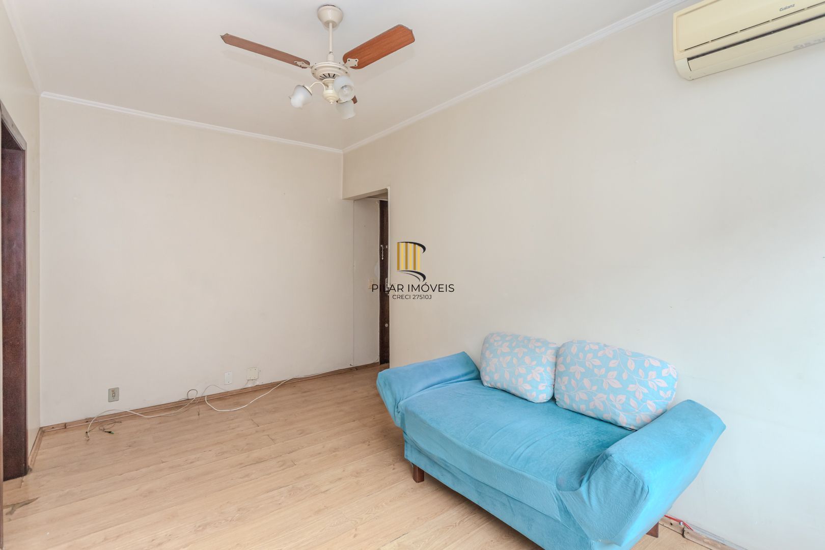 Apartamento no Centro de 2 dormitórios DESOCUPADO