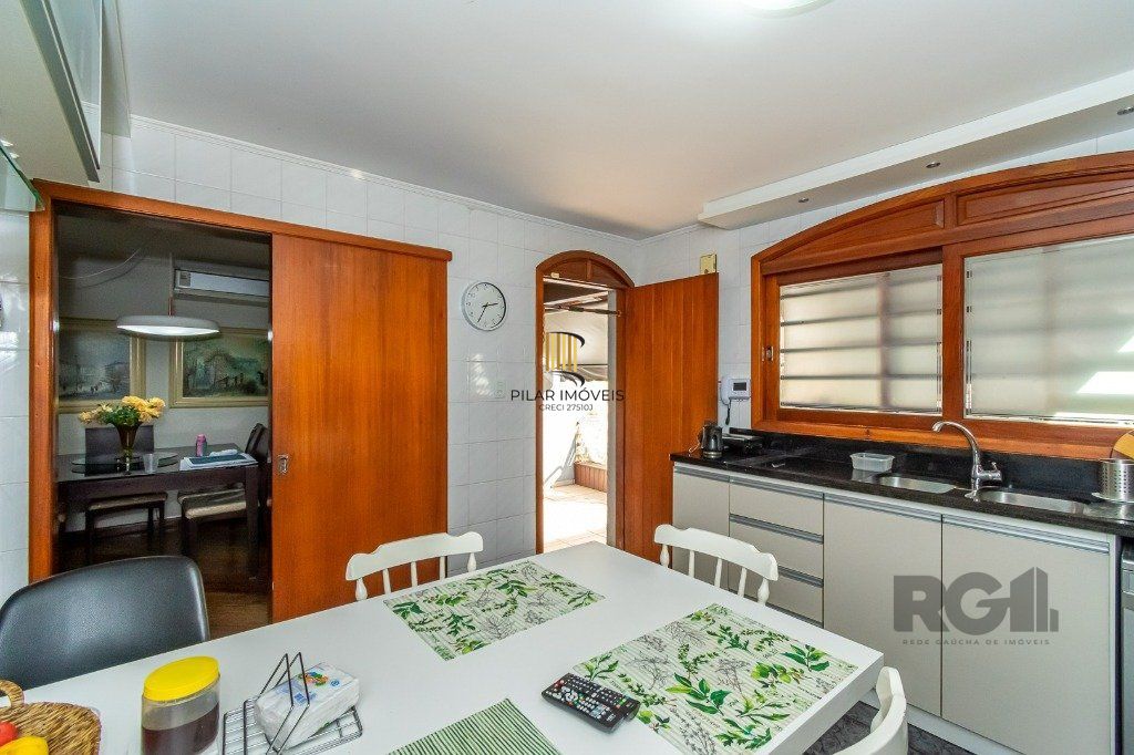 Casa 4 Dormitório(s) Bairro Jardim Planalto