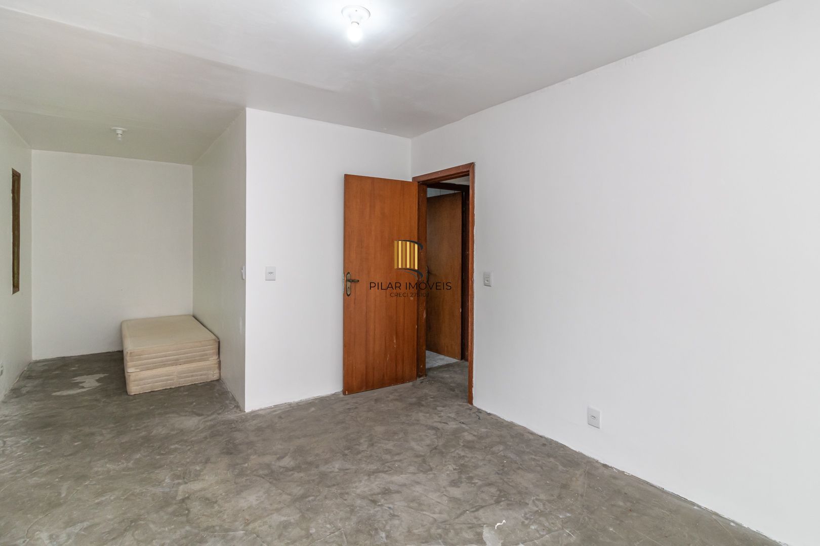 Casa no bairro Sarandi com 4 dormitórios e 4 vagas