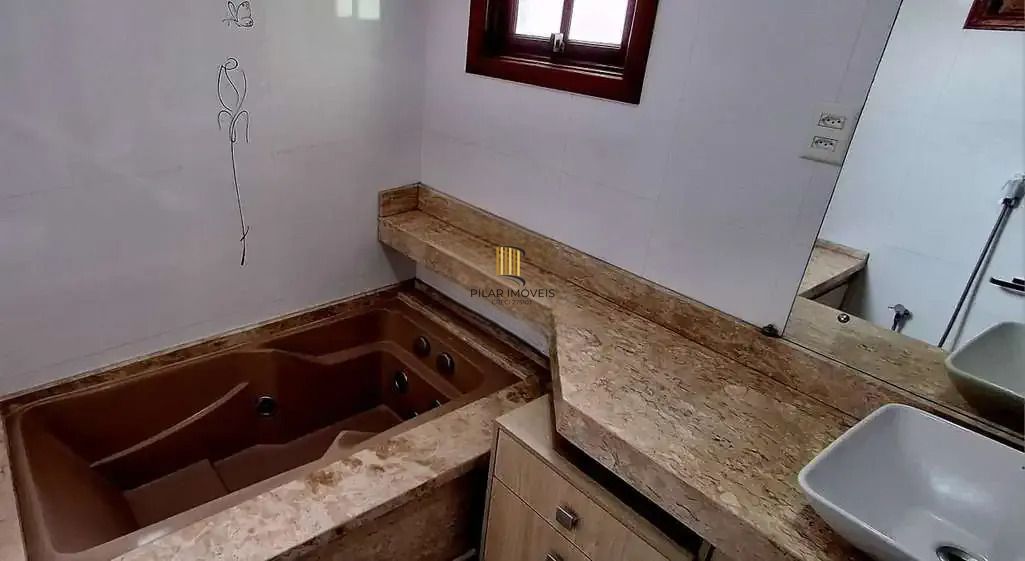 Casa 3 dormitórios no bairro Passo das Pedras