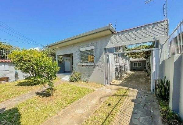 Casa no bairro Cavalhada de 3 dormitórios e 3 vagas