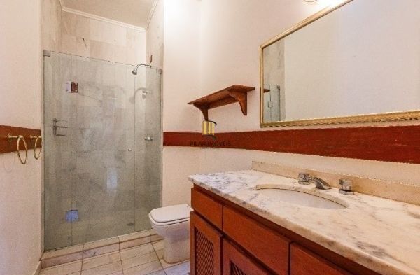 Casa sobrado no bairro Bela Vista de 3 dormitórios e 3 vagas DESOCUPADA