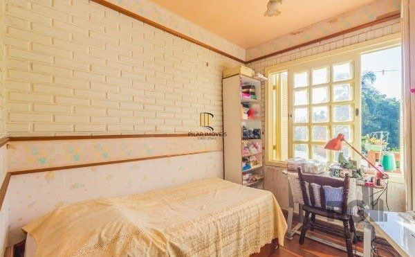 Casa sobrado na Lomba do Pinheiro com 4 dormitórios e 2 vagas