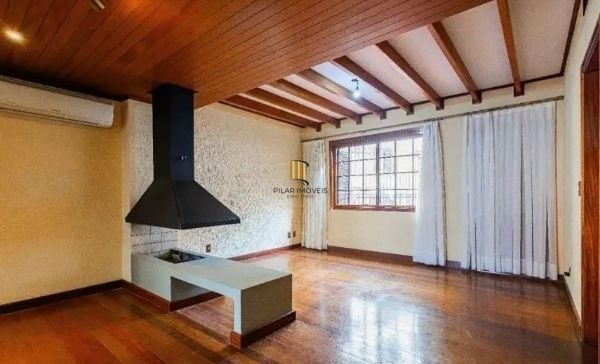 Casa sobrado no bairro Bela Vista de 3 dormitórios e 3 vagas DESOCUPADA